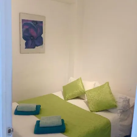 And 3 Bedroom Perfect Location Near Pyr Apartment