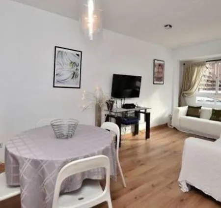 And 3 Bedroom Perfect Location Near Pyr